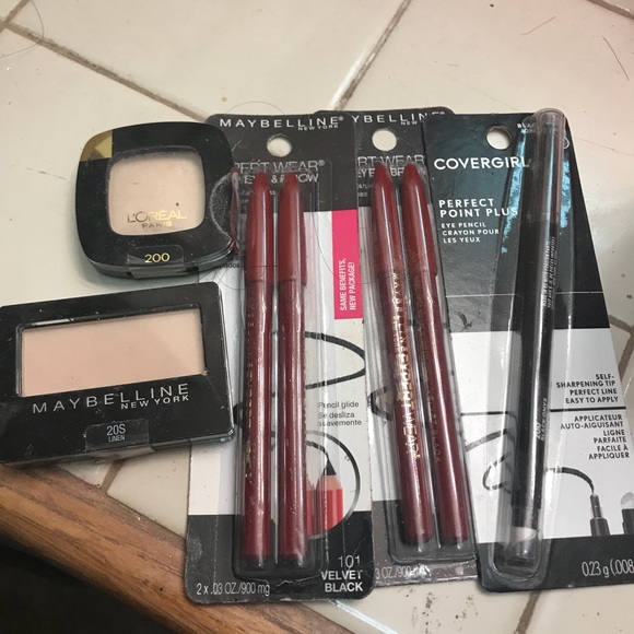 Makeup - Picture 1 of 1